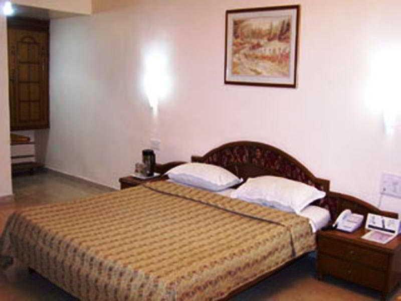 Hotel Chicago Ahmedabad Exterior foto